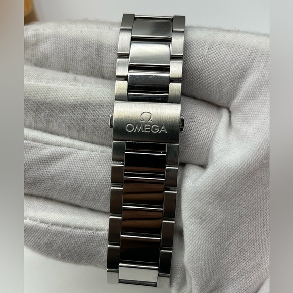 Omega Seamaster Aqua Terra Co-Axial Master Chronometer Watch - Picture 10 of 15